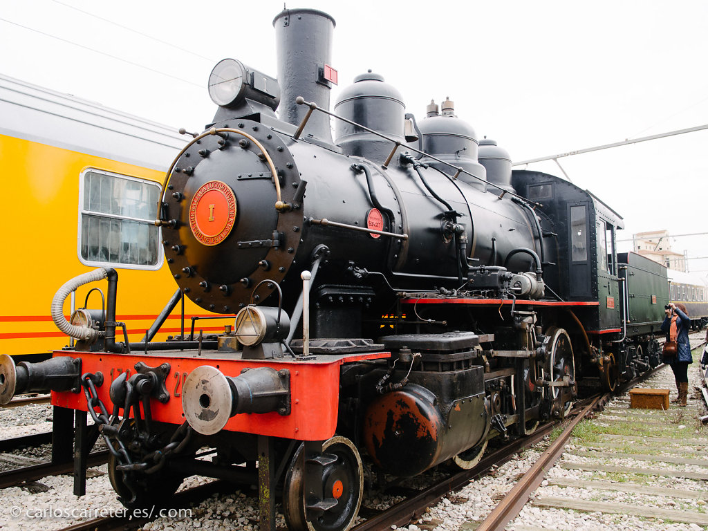 Trenes y coches clásicos en Casetas